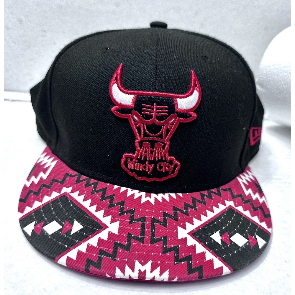 New Era Bandana Brim Hardwood Classics WINDY CITY Hat CHICAGO BULLS 7 3/8‎ Fit
